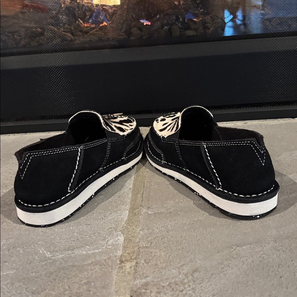 Ariat Cruiser Black Suede Black & White Hair On - Picture 4 of 10